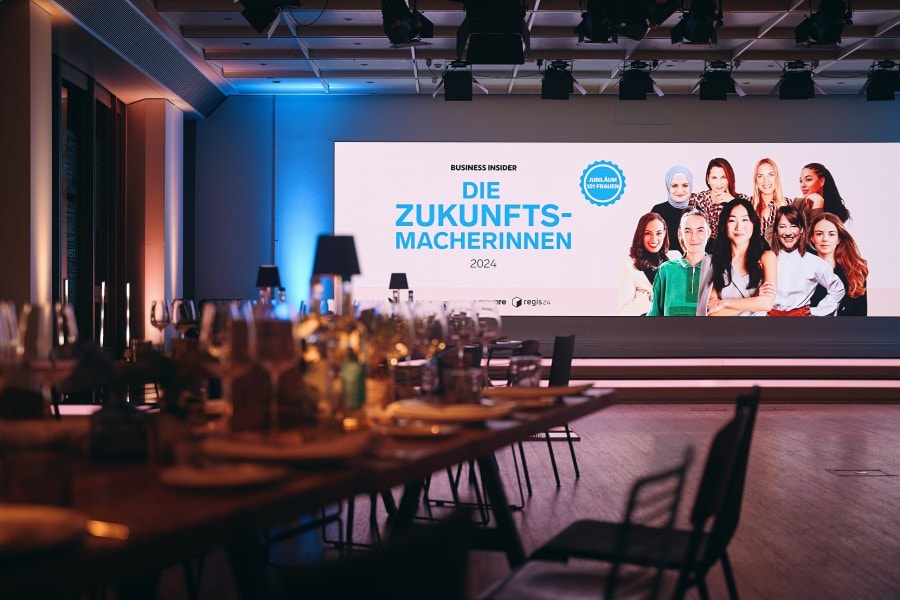 web 003 241024 zukunftsmacherinnen dinner by chris marxen headshots berlin 900x600 crop - Louisa Lippold ist unter den TOP 26 Zukunftsmacherinnen bei Business Insider - Regpit