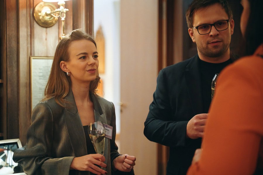 web 013 241024 zukunftsmacherinnen dinner by chris marxen headshots berlin 900x600 crop - Louisa Lippold ist unter den TOP 26 Zukunftsmacherinnen bei Business Insider - Regpit