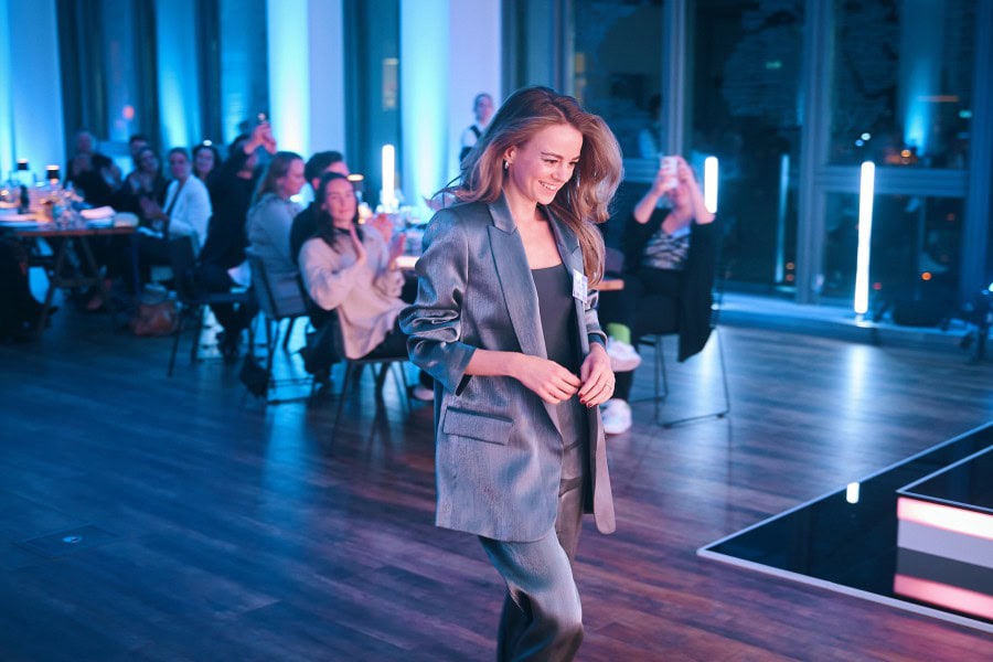 web 101 241024 zukunftsmacherinnen dinner by chris marxen headshots berlin 900x600 crop - Louisa Lippold ist unter den TOP 26 Zukunftsmacherinnen bei Business Insider - Regpit