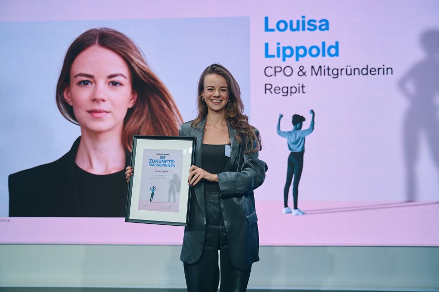 web 103 241024 zukunftsmacherinnen dinner by chris marxen headshots berlin 900x600 crop - Louisa Lippold ist unter den TOP 26 Zukunftsmacherinnen bei Business Insider - Regpit