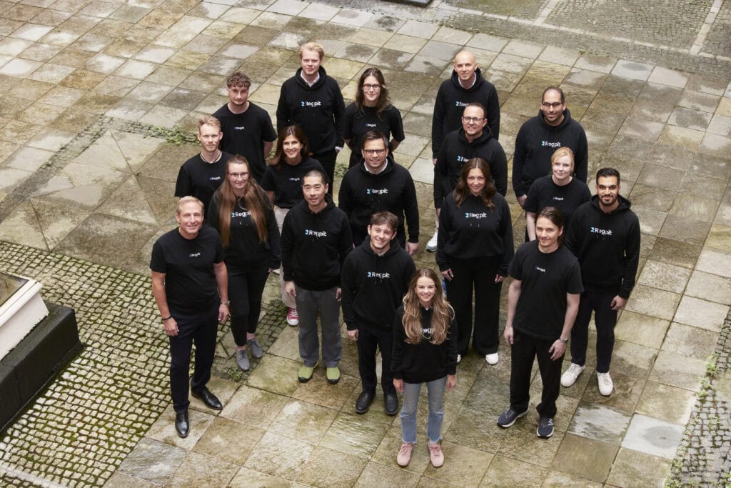 Regpit Gruppenbild - Rückblick: Die Regpit Days 2025 in Berlin – Strategie, Innovation und Teamgeist - Regpit