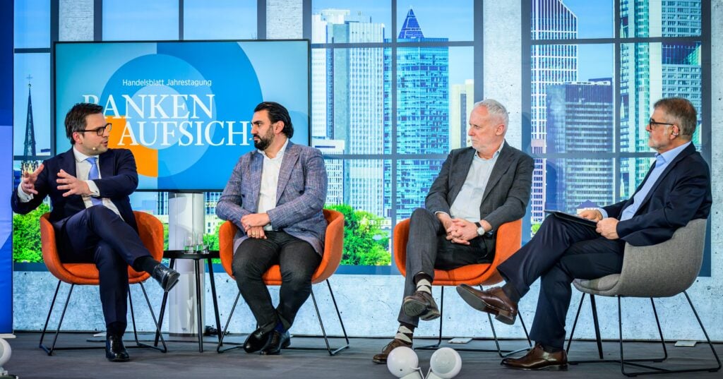 Diskussion3 017 1 - Mehr als Compliance: Effektive Prävention gegen Geldwäsche und Finanzkriminalität - Regpit